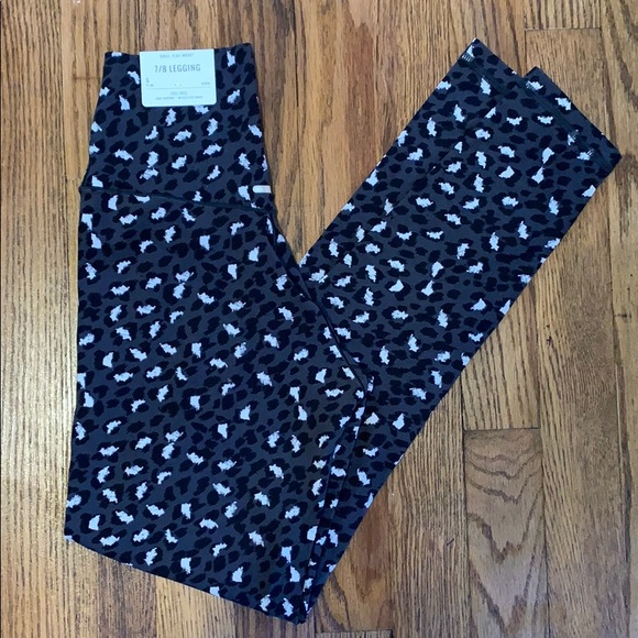 Aerie Leopard 7/8 Leggings - Picture 3 of 8
